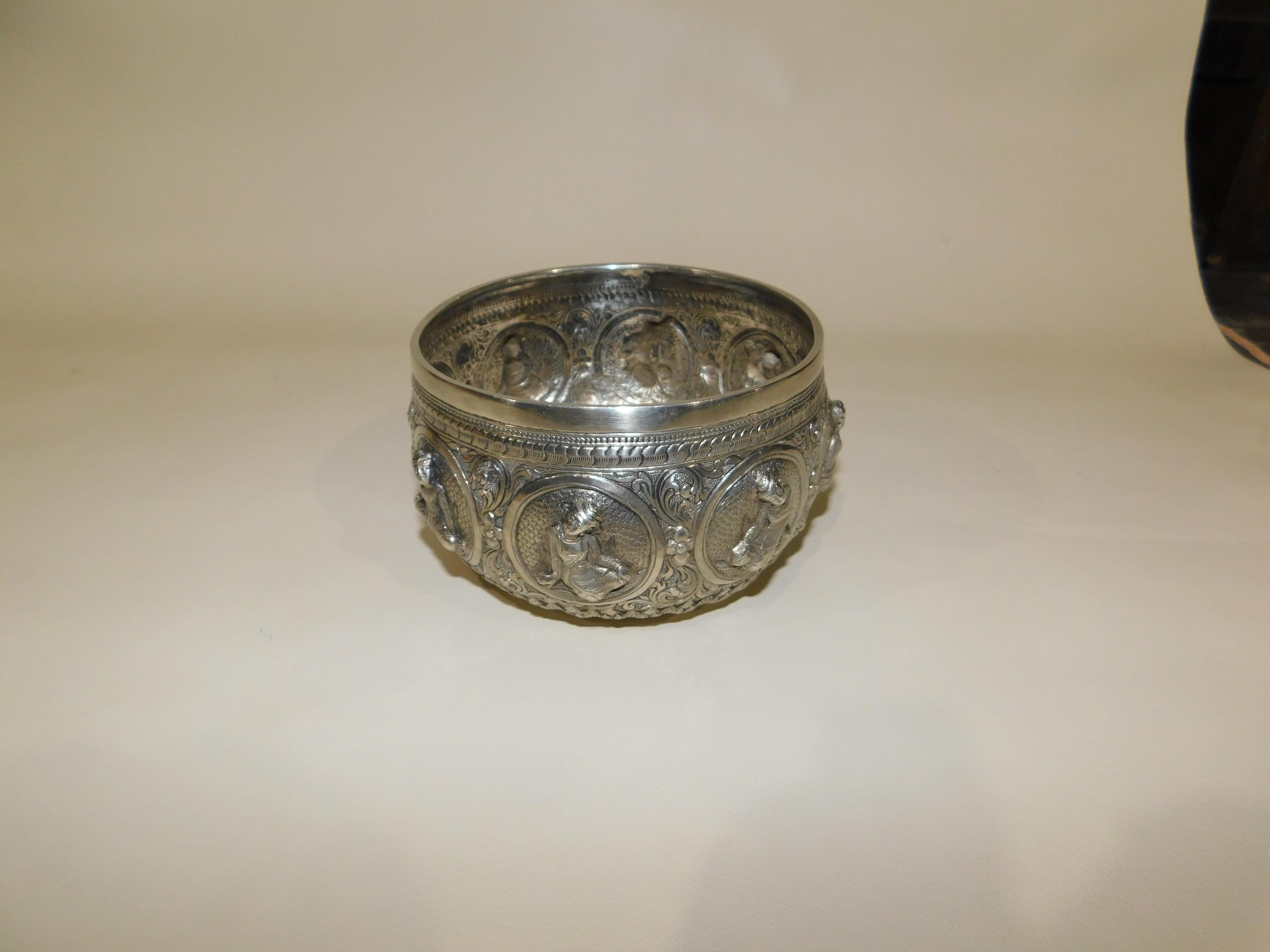 Silver Anglo-Indian Bowl with Eight Figures For Sale 2