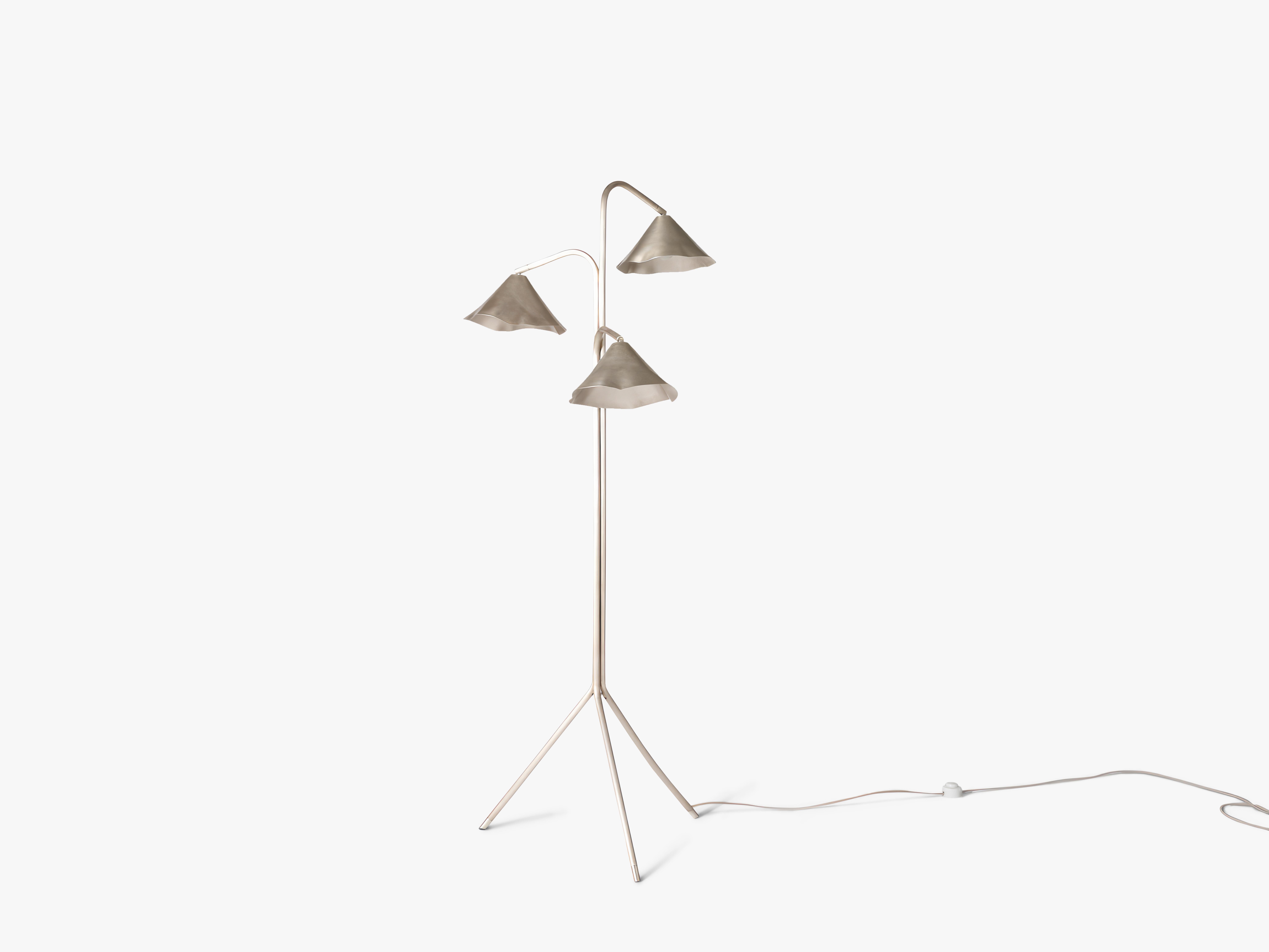Silver Antica I Floor Lamp by OHLA STUDIO
Dimensions: D 50 x W 54 x H 150 cm 
Materials: Copper.
8 kg

Available in other finishes: Silver, Forest, and Teal.

A pre-Hispanic smithing tradition thrives by recycling copper scraps into contemporary