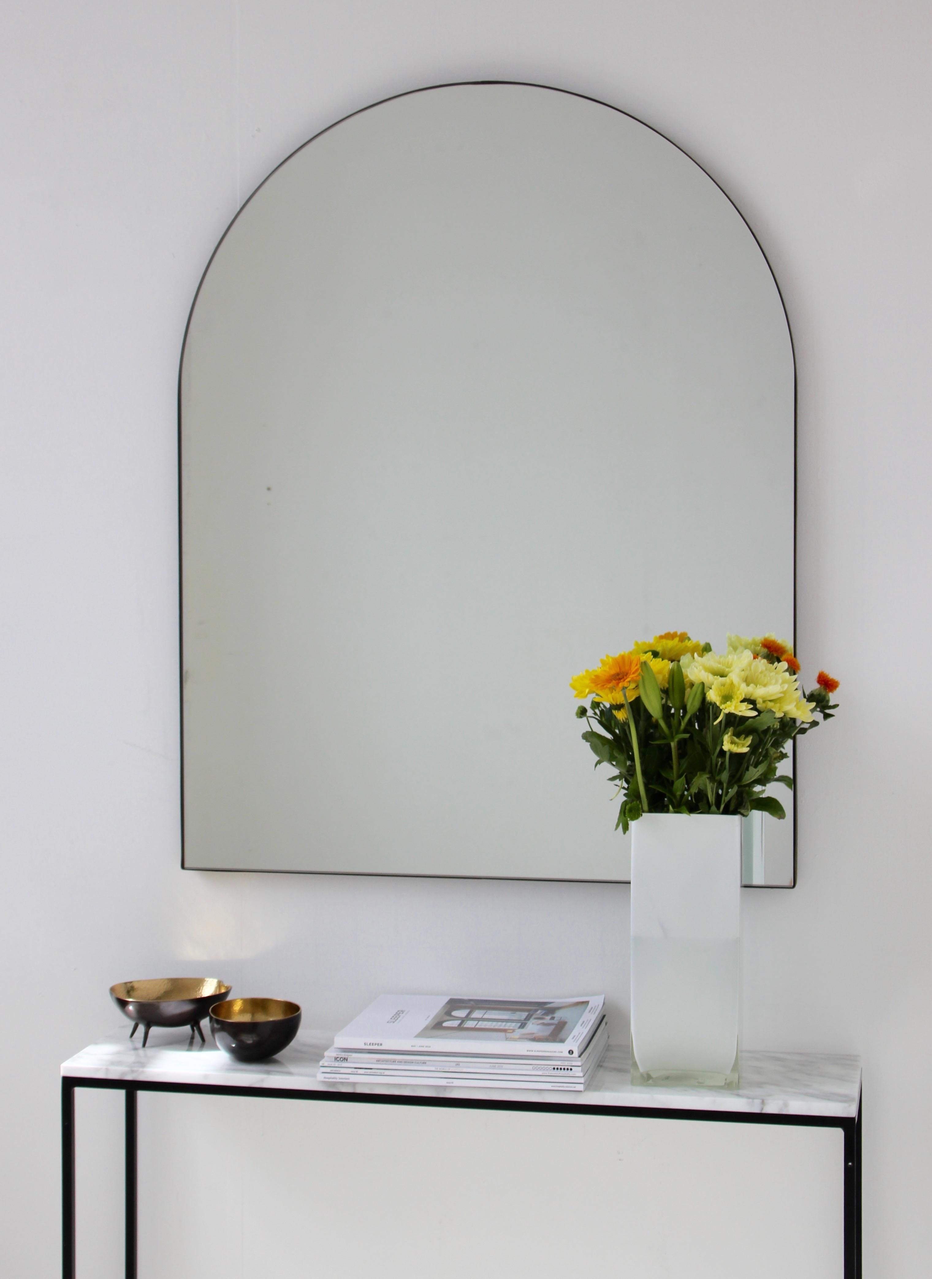 Arcus Bogenförmiger Contemporary Overmantel Spiegel mit Bronze Patina Messingrahmen (Organische Moderne) im Angebot