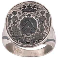 Bague chevalière armoriée en argent Deuxième quart du 18ème siècle