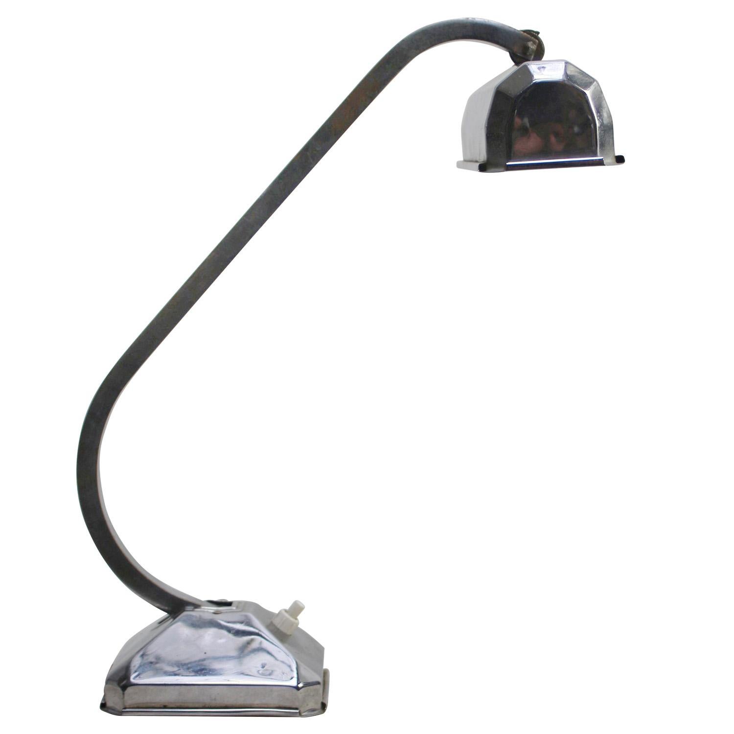 Silver metal Art Deco desk light / banker’s lamp
2,5 meter black cotton flex, plug and switch in base

Base size 112×112 mm / 4.41 × 4.41 inches

B22 bulb holder

Available with US/UK plug

Weight: 2.10 kg / 4.6 lb

B22 bulb holder. Priced per