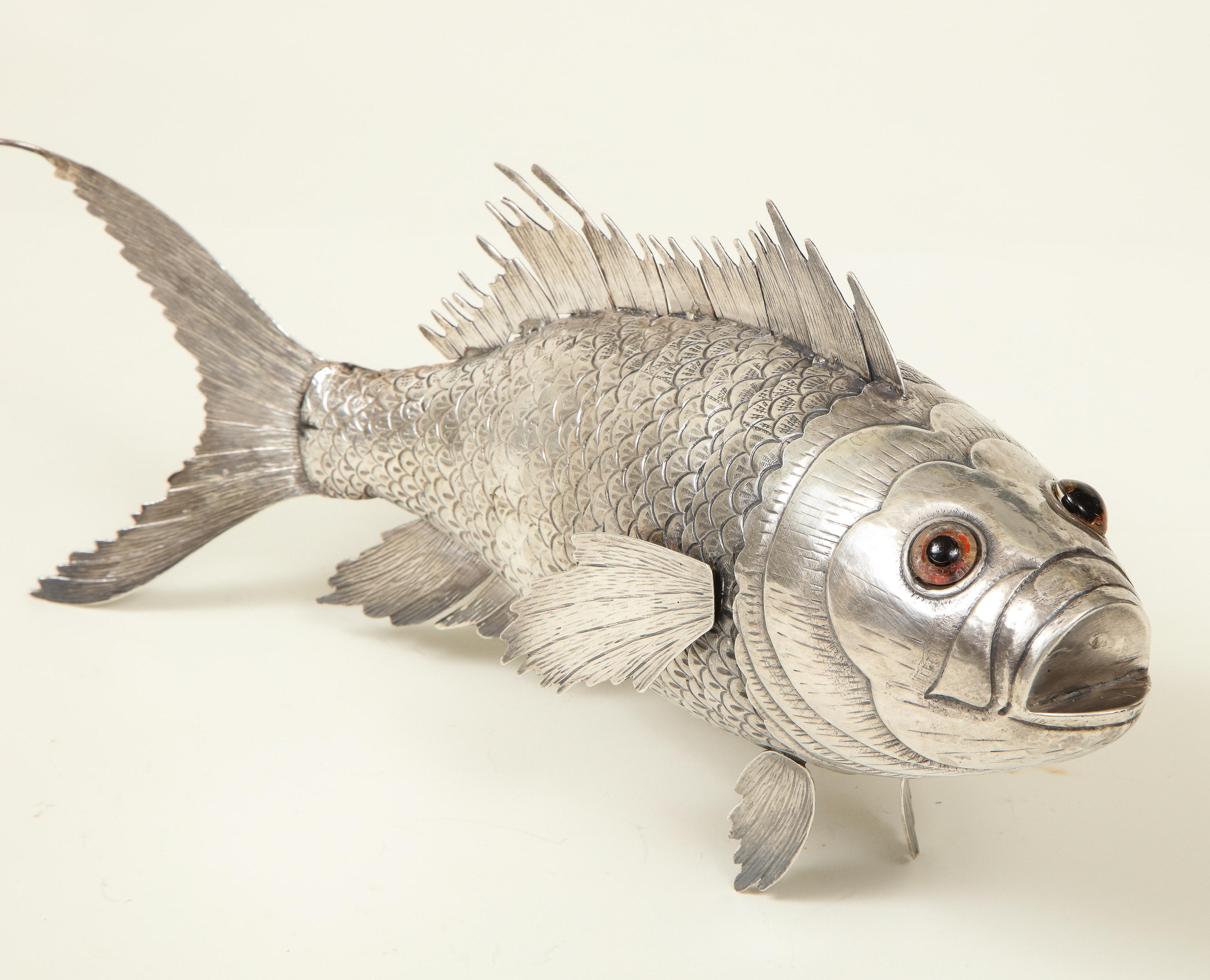 Silbernes gegliedertes Modell eines Fisches im Angebot 7