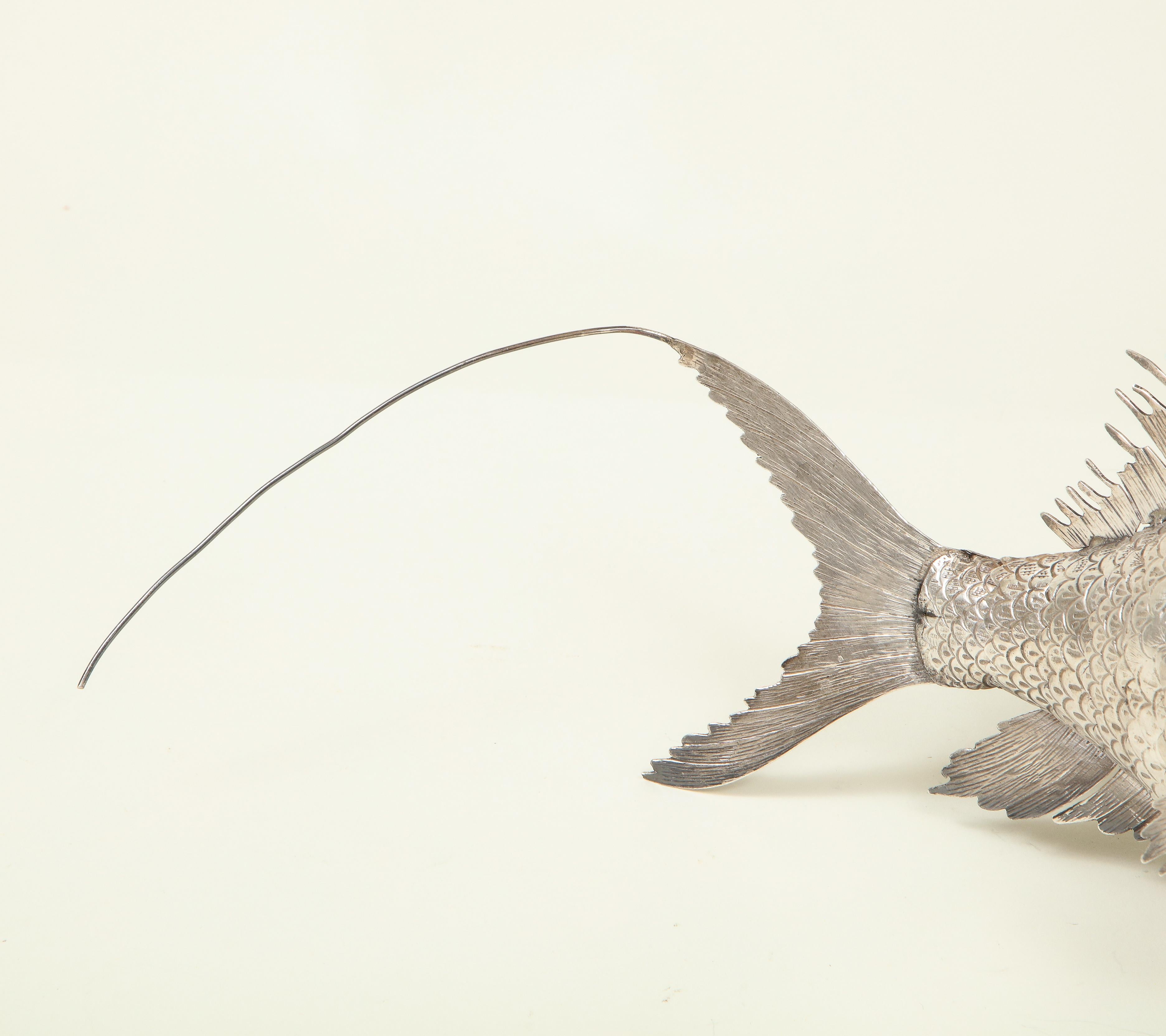 Silbernes gegliedertes Modell eines Fisches im Angebot 8
