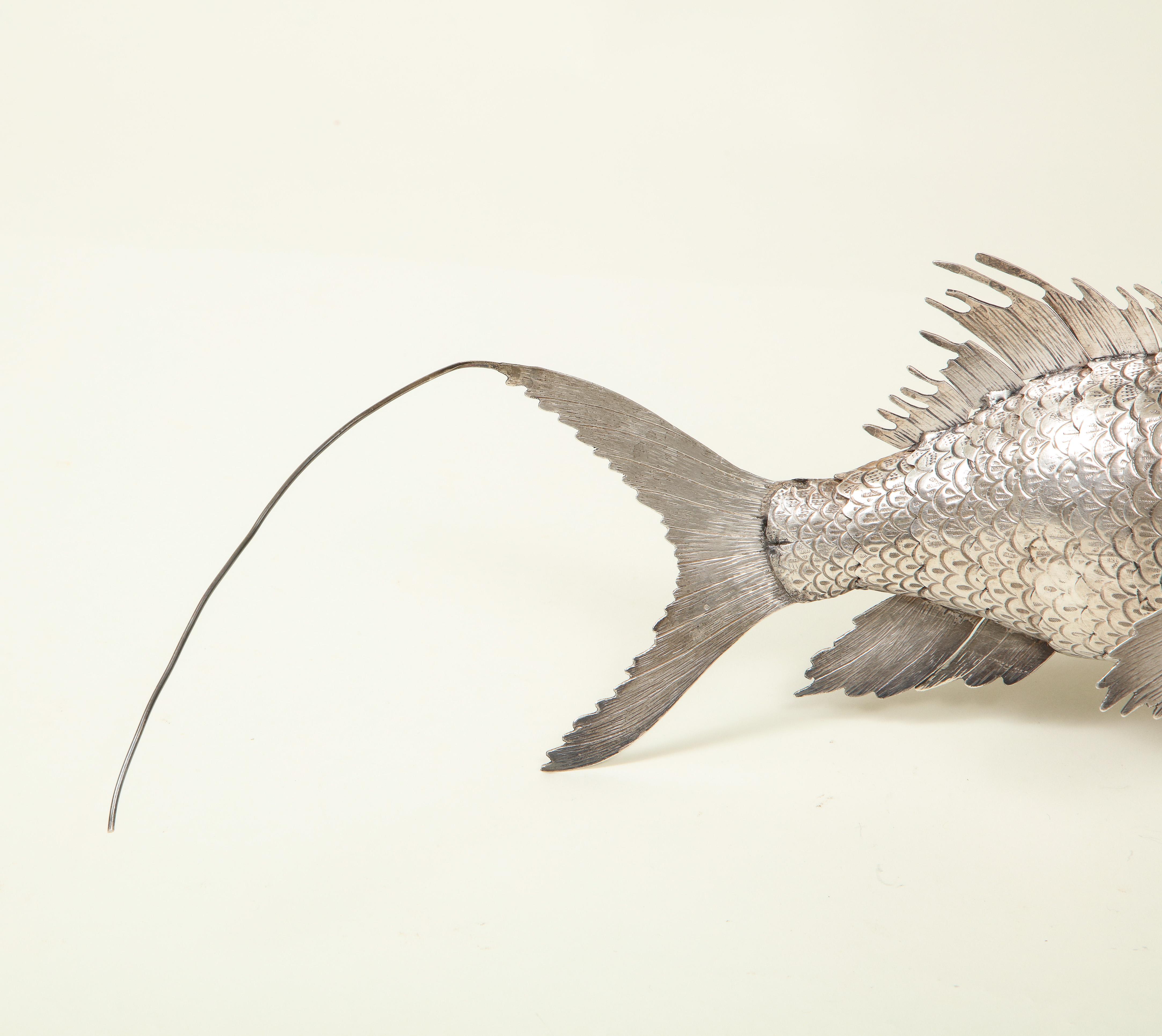 Silbernes gegliedertes Modell eines Fisches im Angebot 10