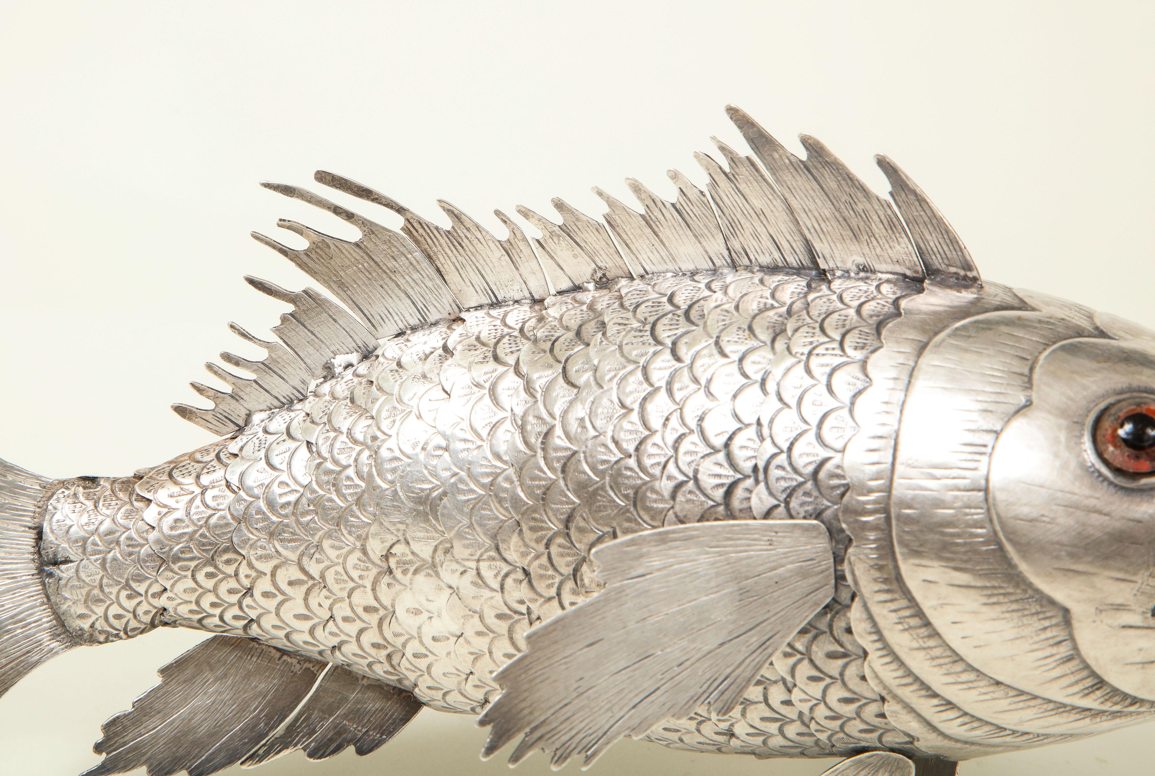 Silbernes gegliedertes Modell eines Fisches im Angebot 11