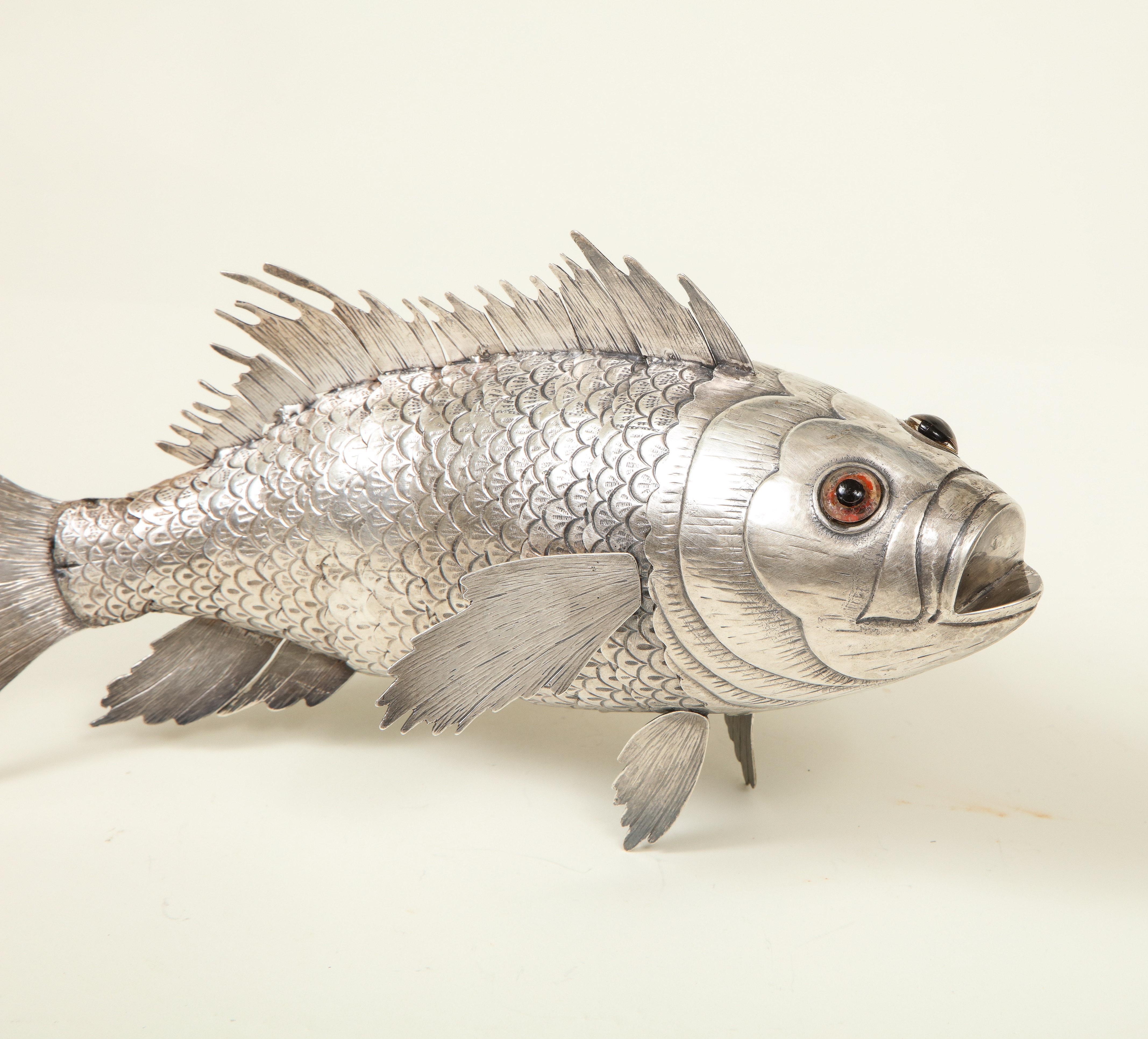 Silbernes gegliedertes Modell eines Fisches im Zustand „Gut“ im Angebot in New York, NY