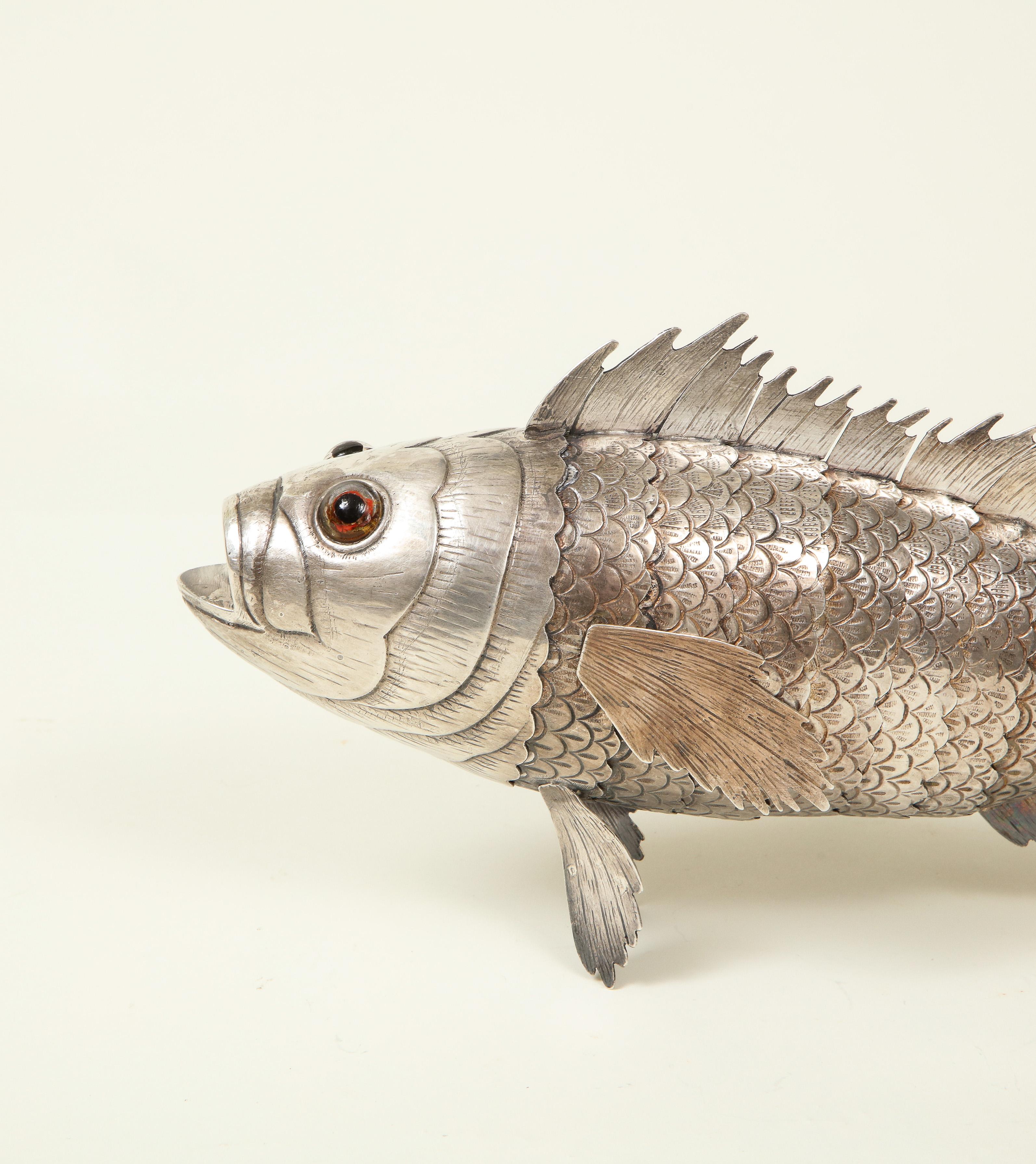 Silbernes gegliedertes Modell eines Fisches (20. Jahrhundert) im Angebot