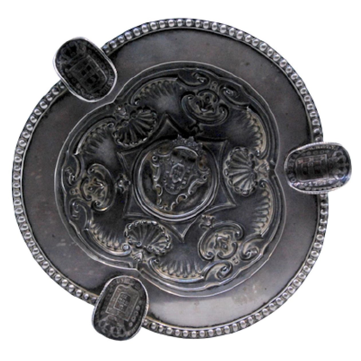 Silver ashtray with pearled frieze, shell form, arms, and D. Maria I coins For Sale