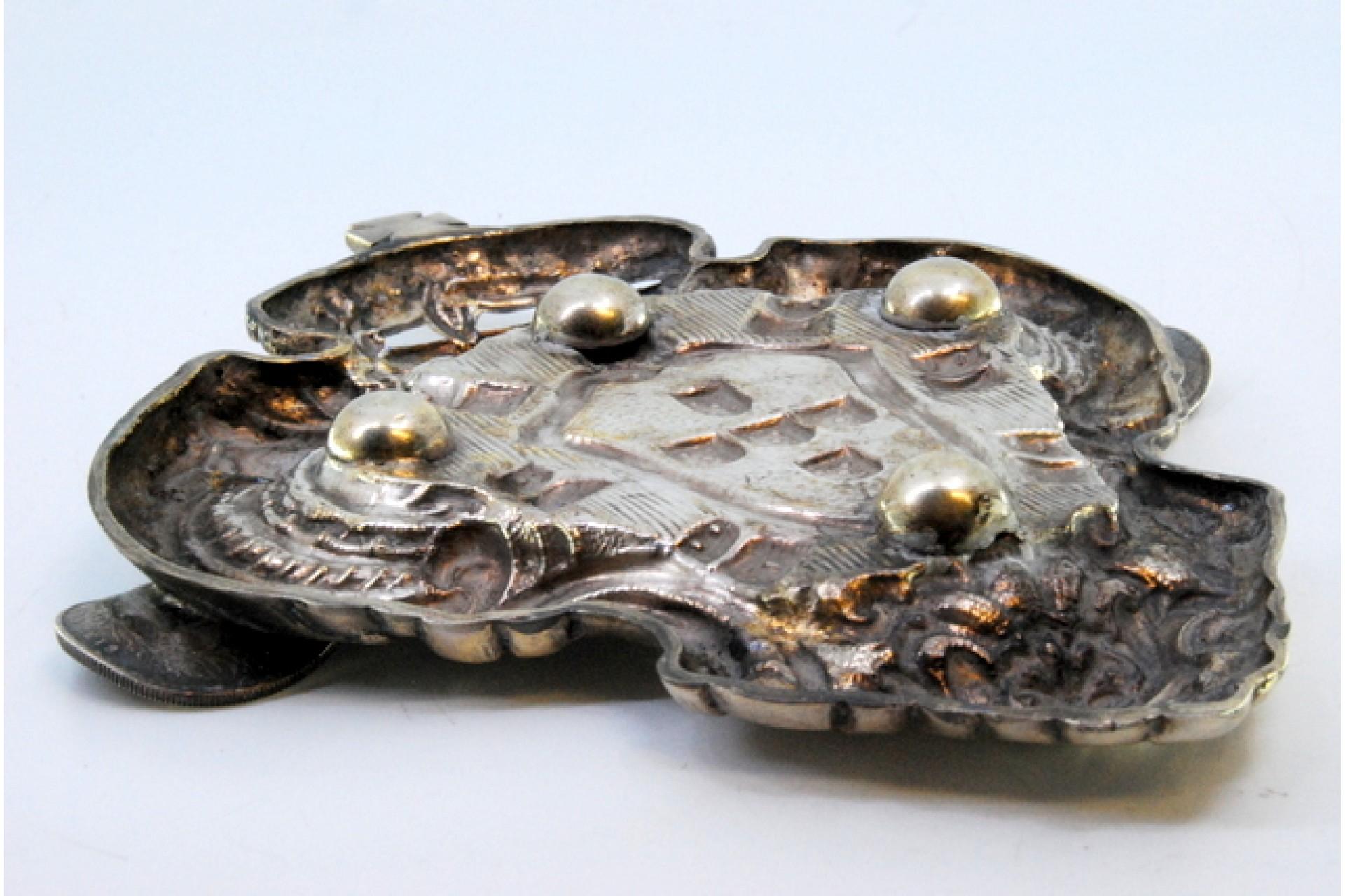 Silver ashtray with Portuguese arms and three D. Luís coin rests en vente 2