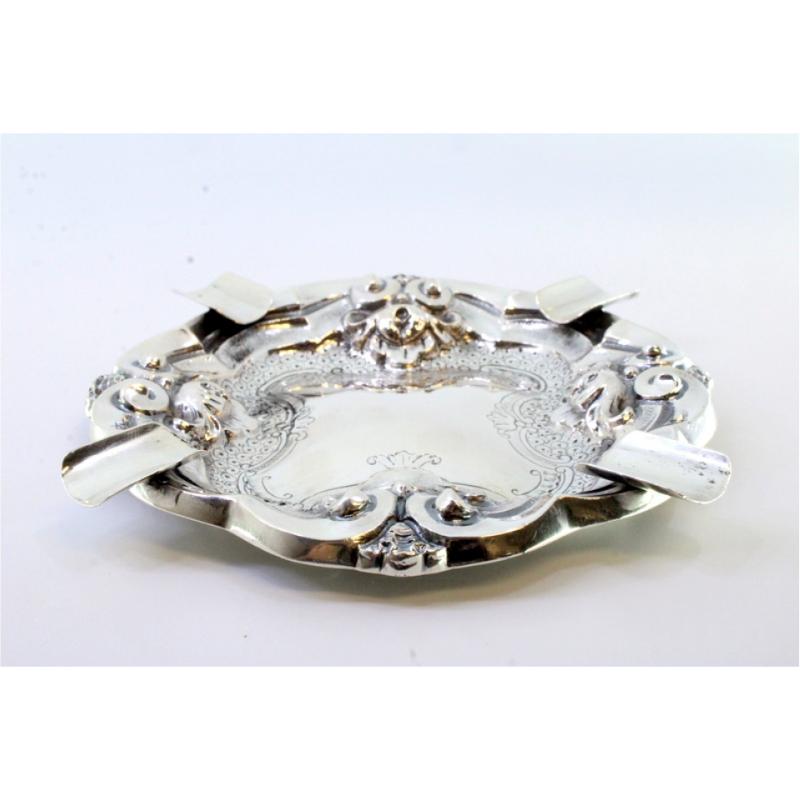 20th Century Silver ashtray with reliefs and engravings, four cigarette holders For Sale
