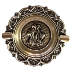 Silver ashtray with S. Miguel caravel relief in center and two rests Silver ashtray with S. Miguel caravel relief in center and two rests