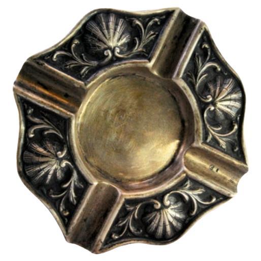 Silver ashtray with shell-shaped reliefs and four cigarette holders For Sale