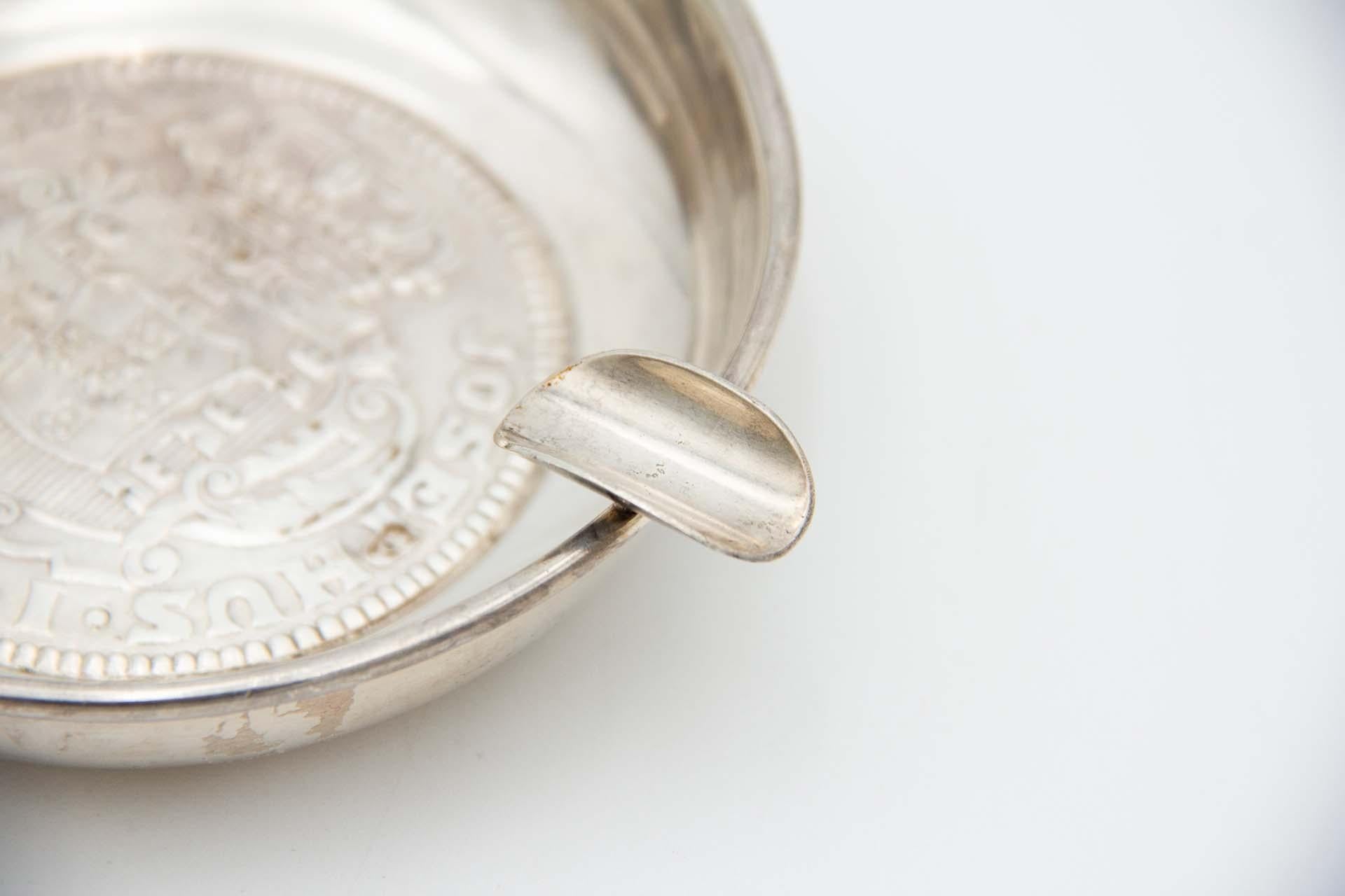 Européen Silver ashtray with the coat of arms of Portugal en vente