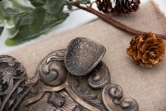 Silver ashtray with the Portuguese coat of arms and 400 reis coins