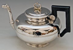 Tetera de plata Austria Viena Período Biedermeier de Christian Sander Fabricada en 1829