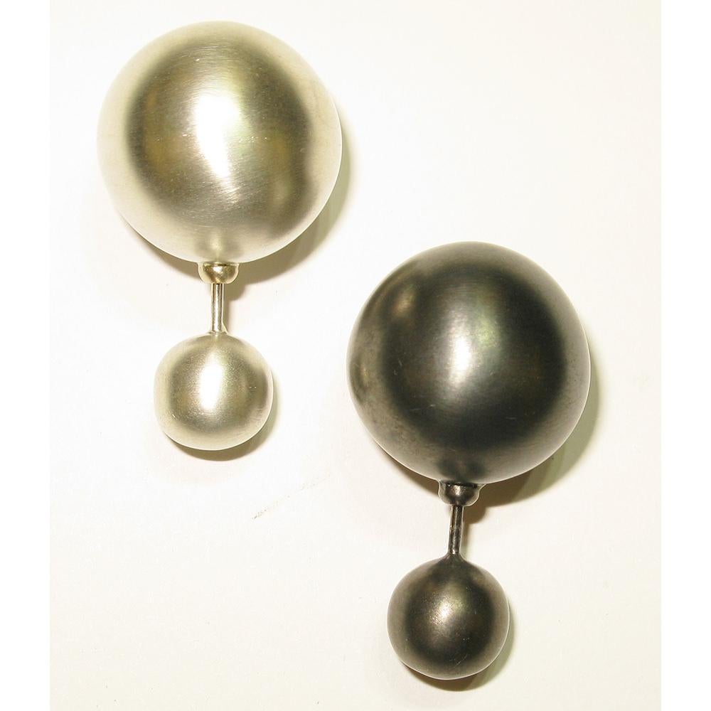 Silver Ball Tunnel Earring In New Condition For Sale In New York, NY