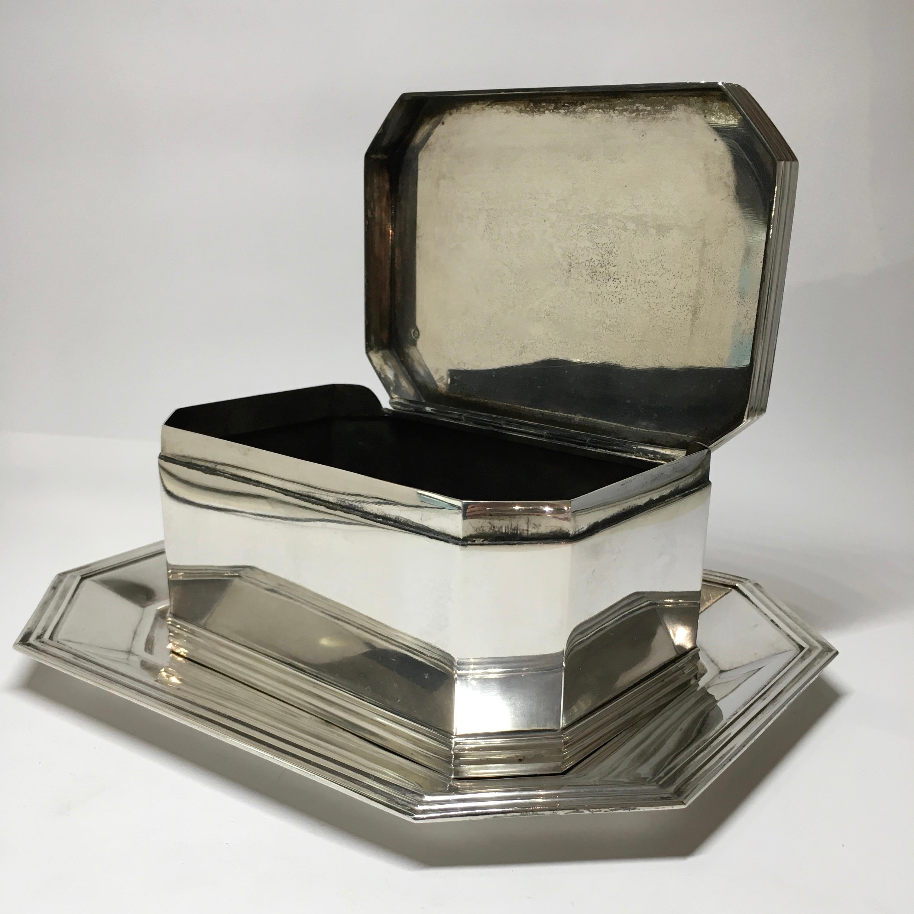 Silver Biscuit Box and Plate, Kempen en Begeer, Netherlands 1914, Dutch Silver In Good Condition In EL Waalre, NL