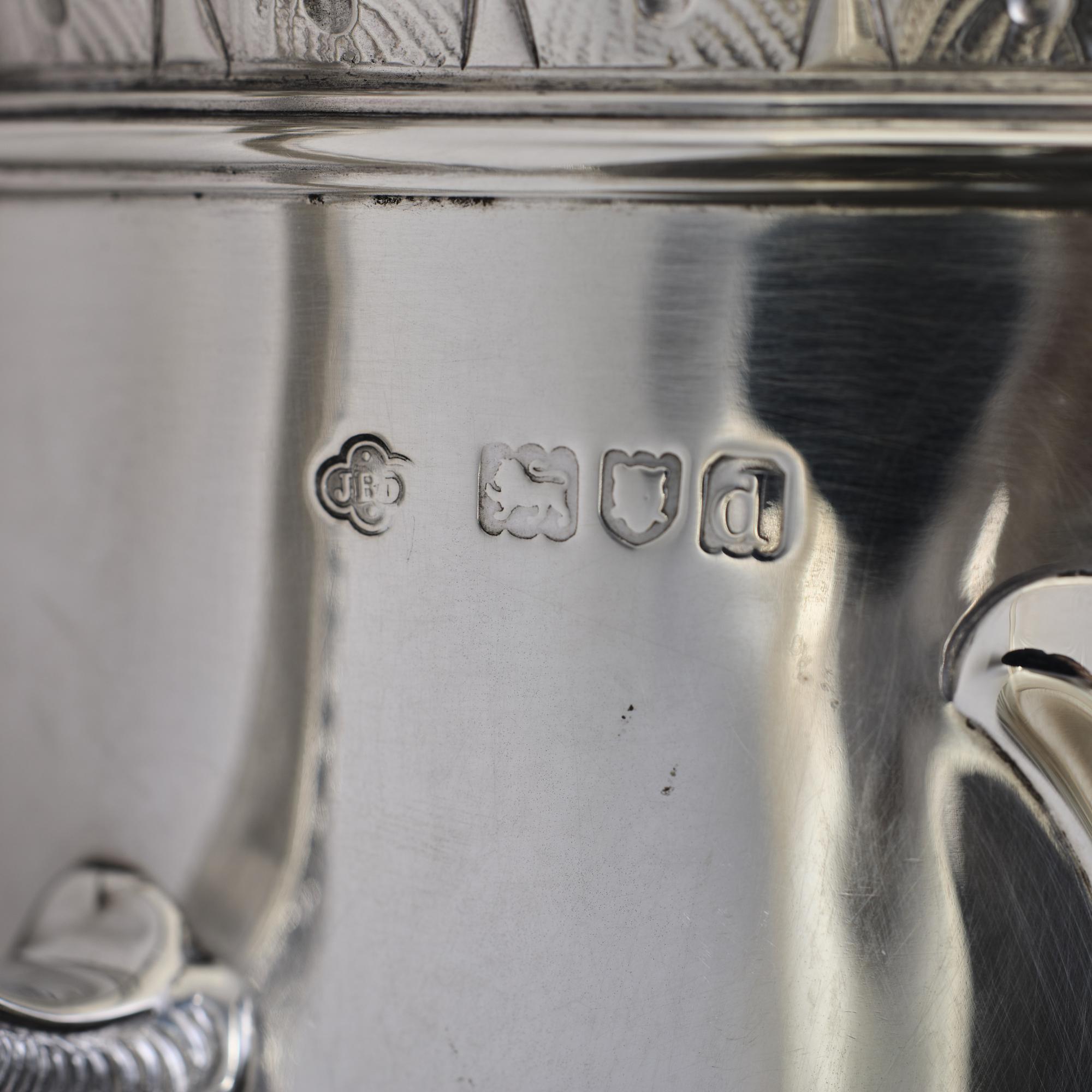 Ungewöhnliche viktorianische Silbervase mit Pferdetrophäe aus Silber im Angebot 6