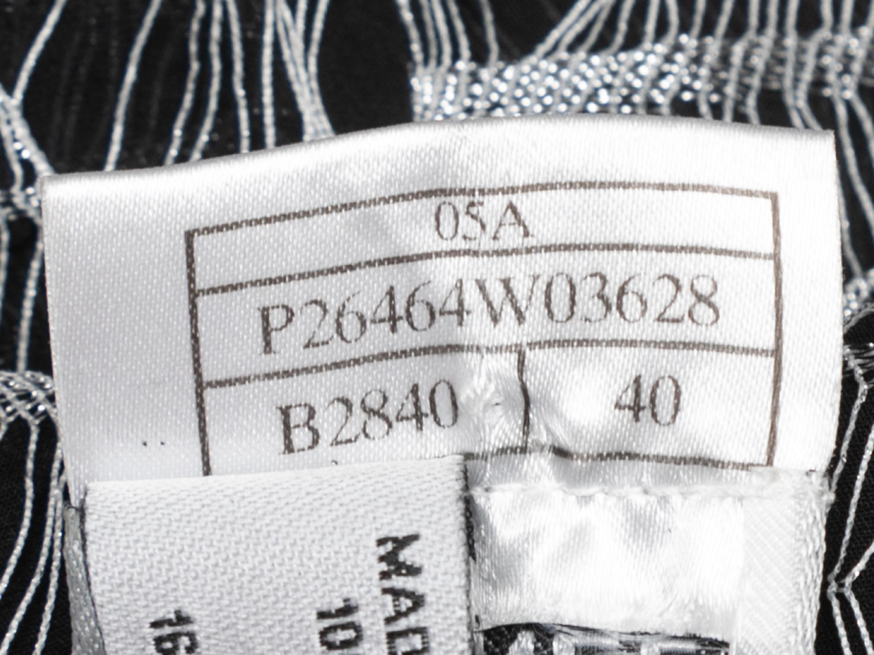 Silber & Schwarz Chanel Herbst/Winter 2005 verschönertes ärmelloses Top Größe FR 40 im Zustand „Gut“ im Angebot in New York, NY