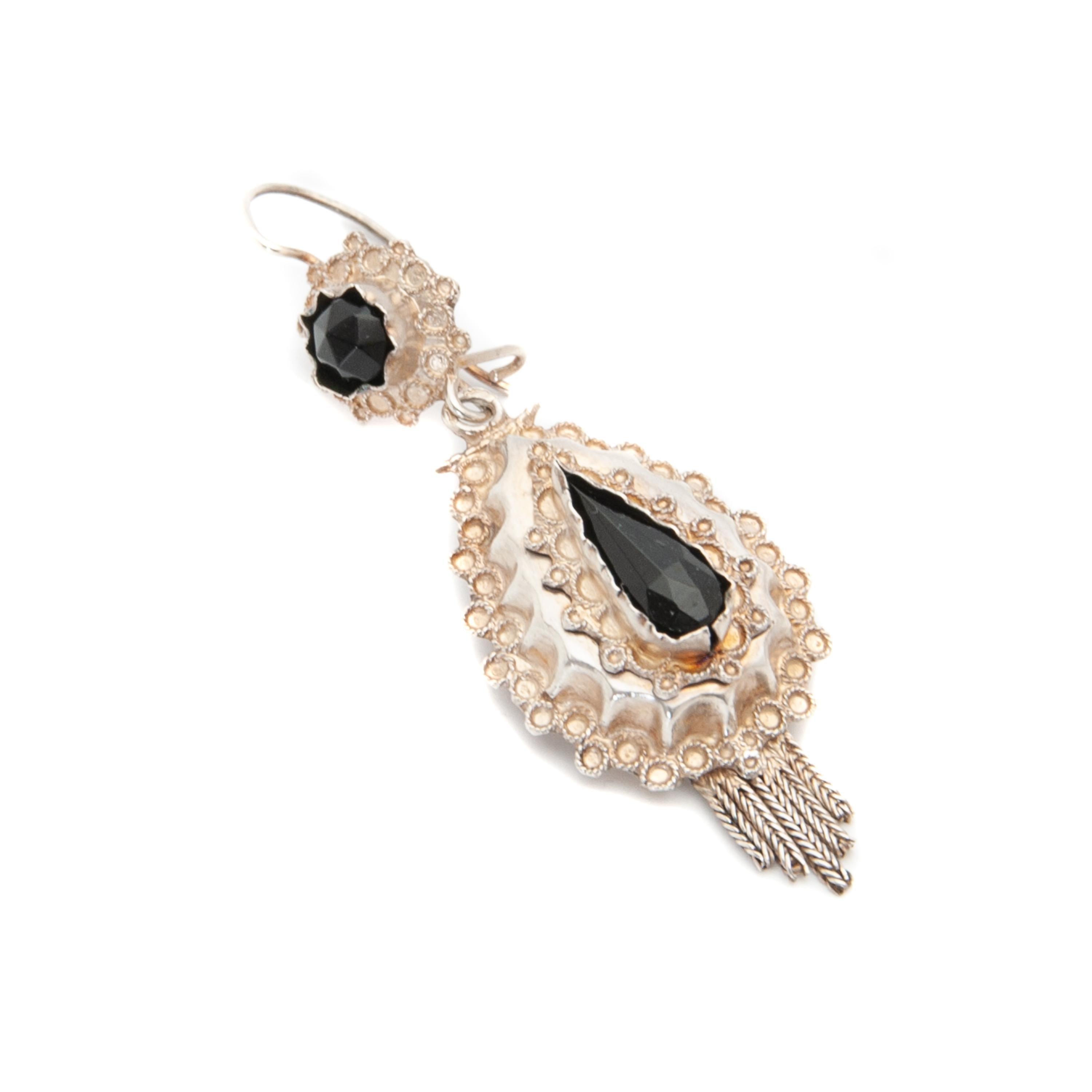 Vintage Silver Black Jet Filigree Dangle Earring In Good Condition For Sale In Rotterdam, NL