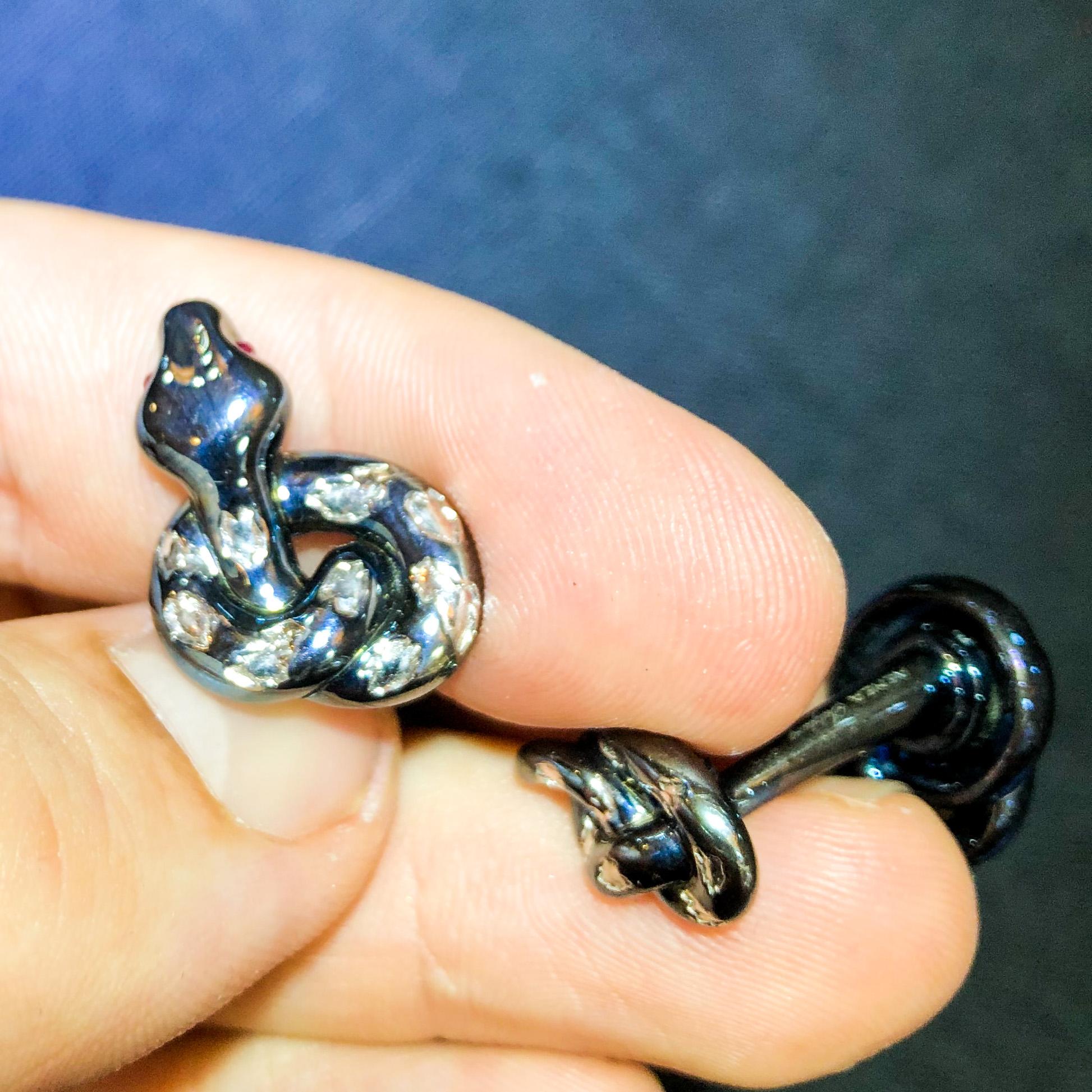 Boutons de manchette en argent, saphirs bleus et roses rhodiés en vente 1