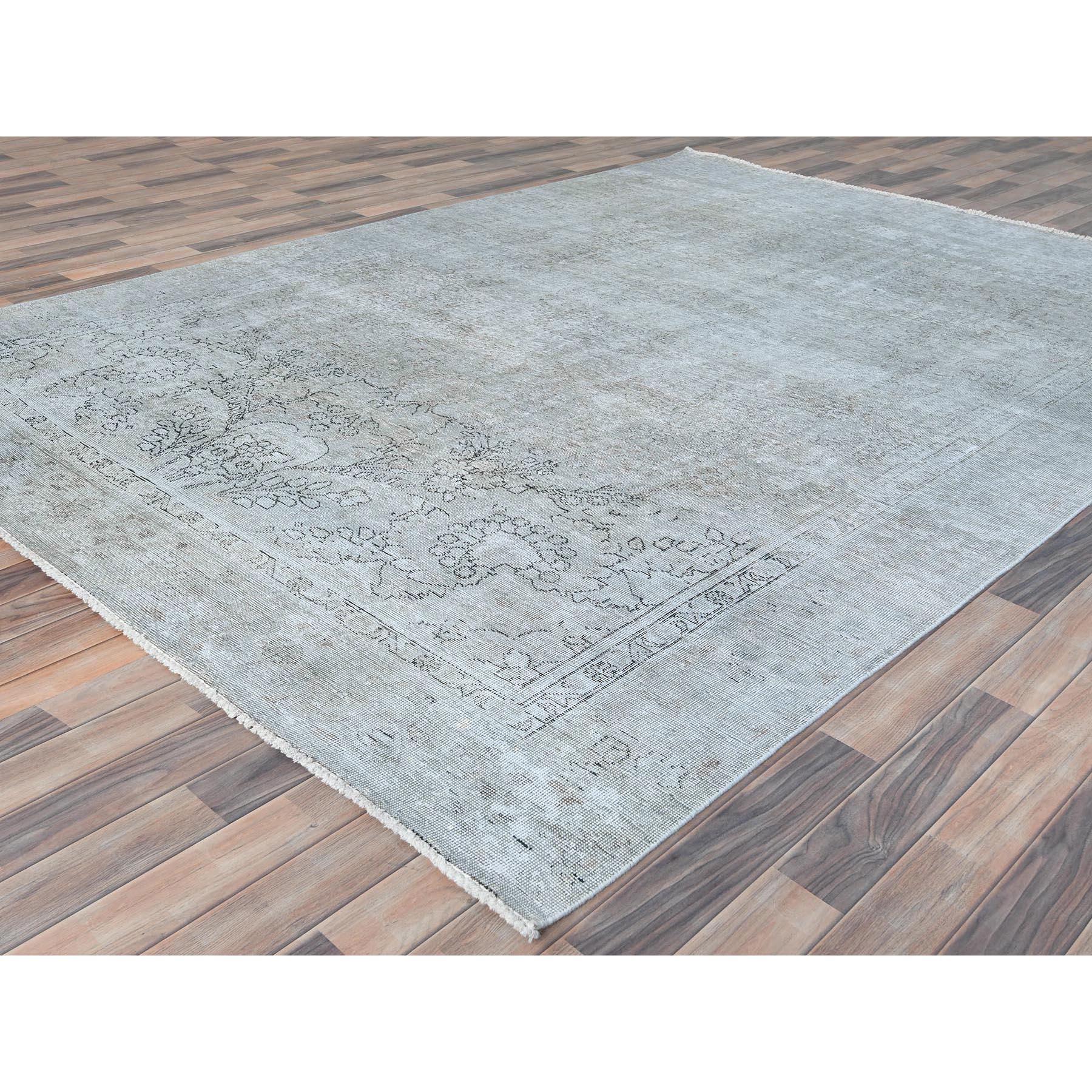 Annodato a mano Silver Blue Vintage Persian Tabriz Tappeto di lana annodato a mano dall'aspetto consumato e affilato in vendita