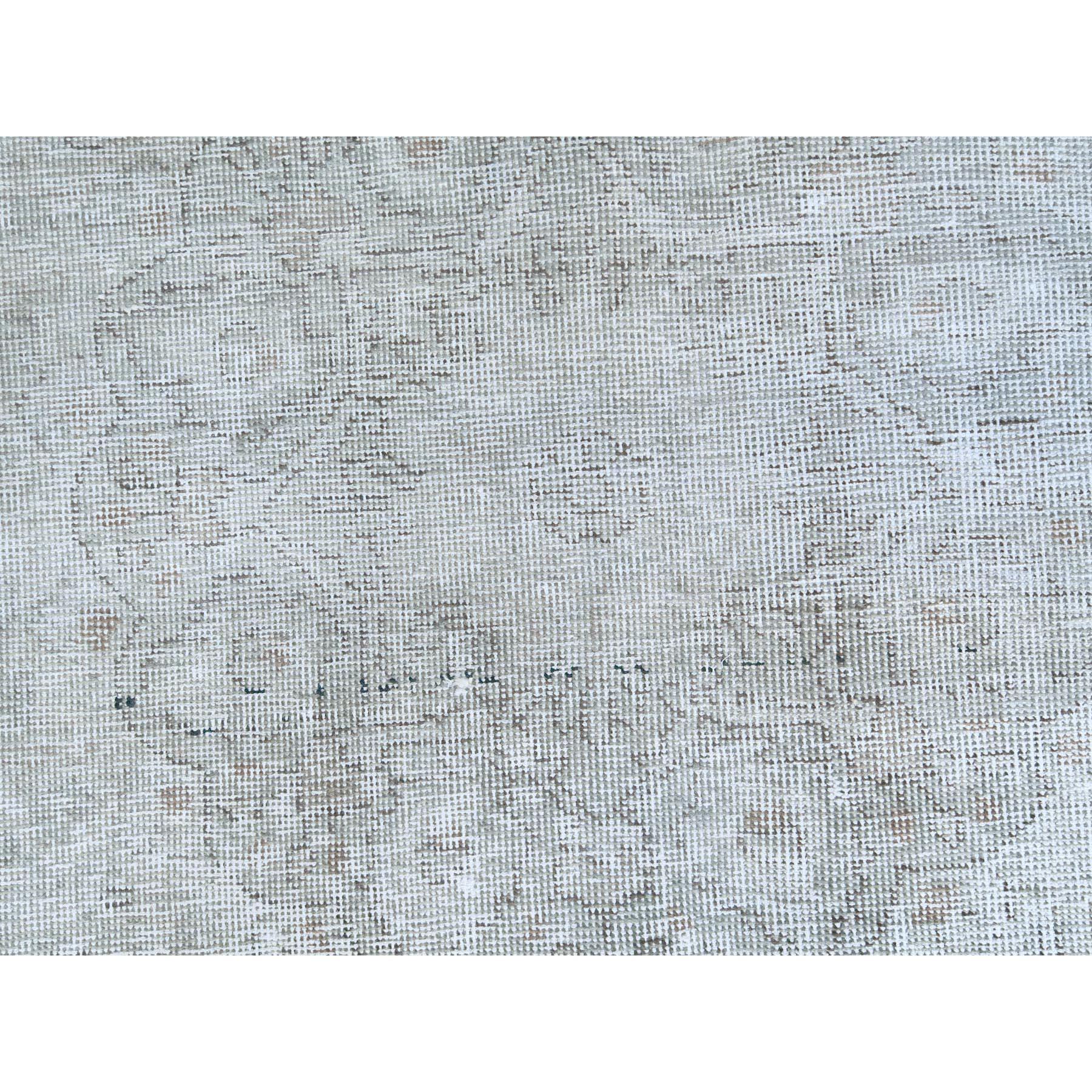 Silver Blue Vintage Persian Tabriz Tappeto di lana annodato a mano dall'aspetto consumato e affilato in vendita 2