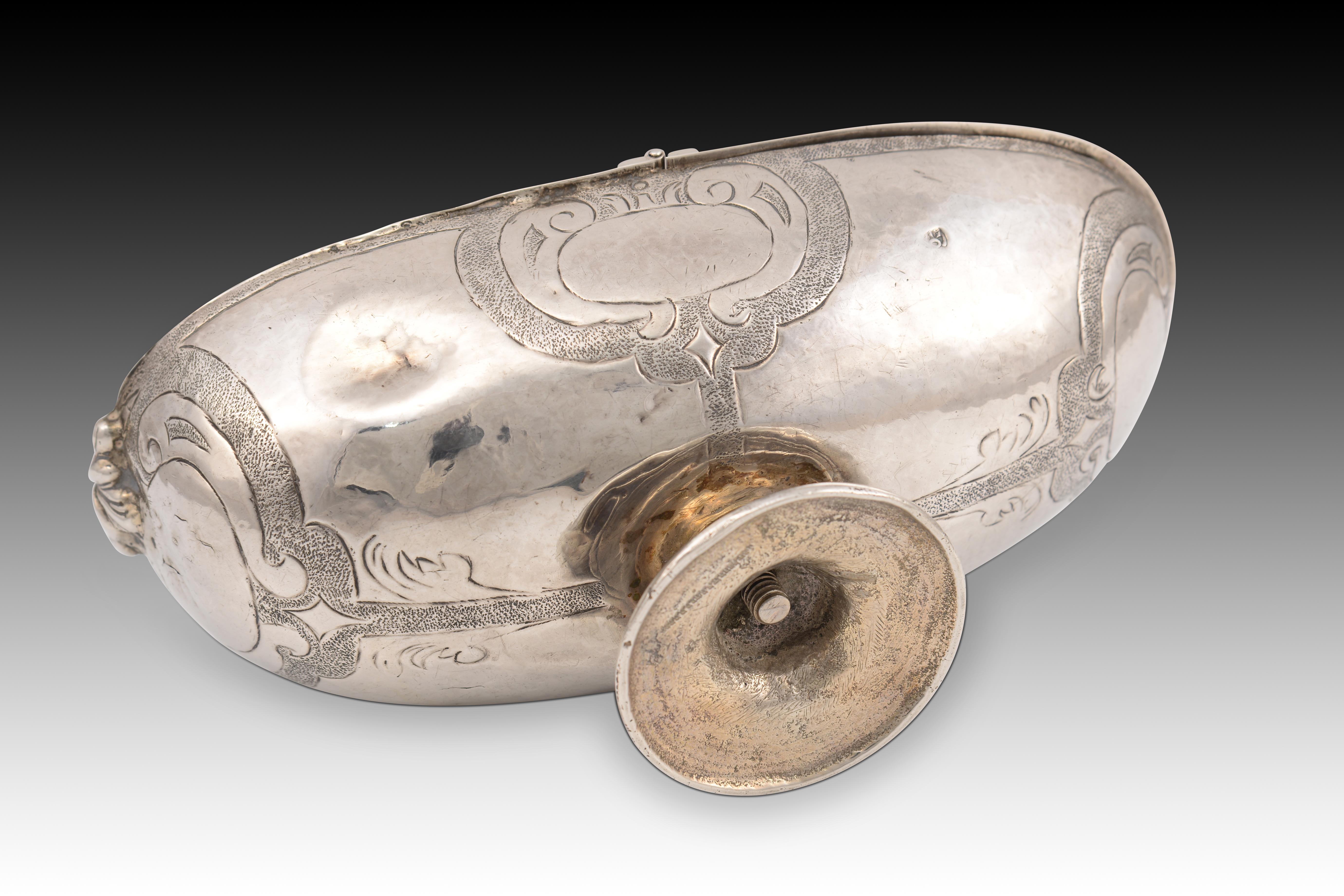 Silver boat censer. Spain, 17th century. In Good Condition For Sale In Madrid, ES
