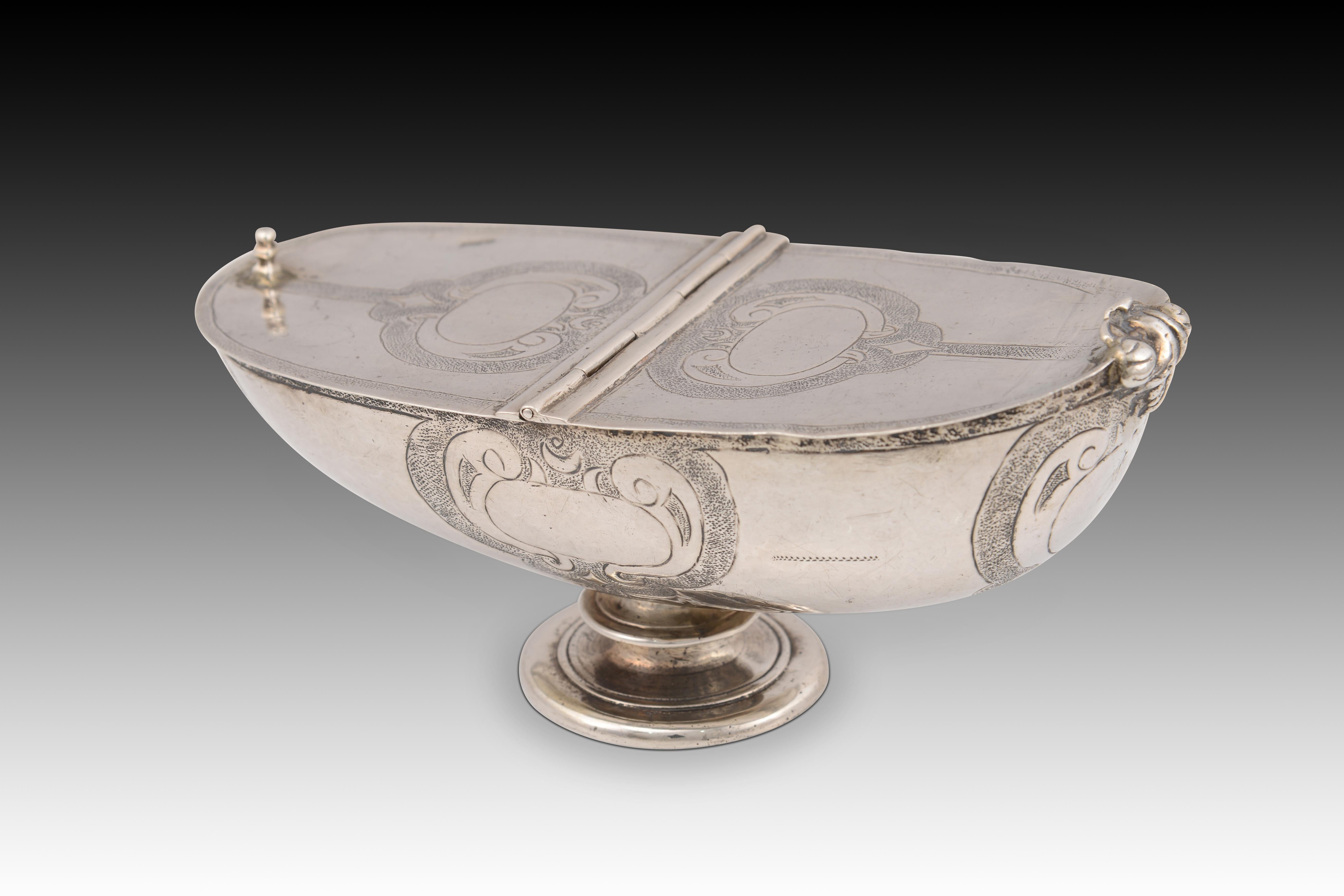 Silver boat censer. Spain, 17th century. For Sale 3