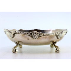 Silver bonboneiro with embossed rim and standing on four scrolled feet