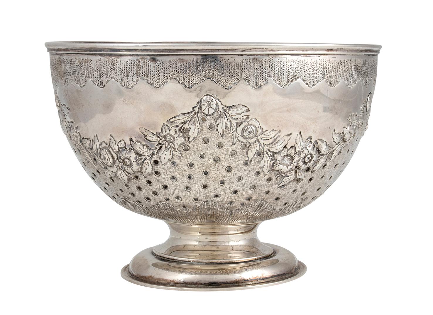Late Victorian Silver Bowl by J. Hunt and R. Roskell, England, 1905