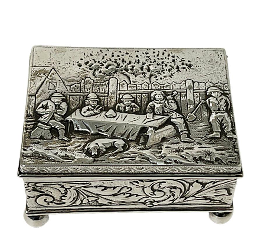 Silver Box by Simon Rosenau with a scene of 5 men drinking in the 17th Century

Richly decorated silver box, interior covered with a yellow fabric, raised at 4 ball feet, decorated with grape leaves on the side and a scene on top of the hinged lid