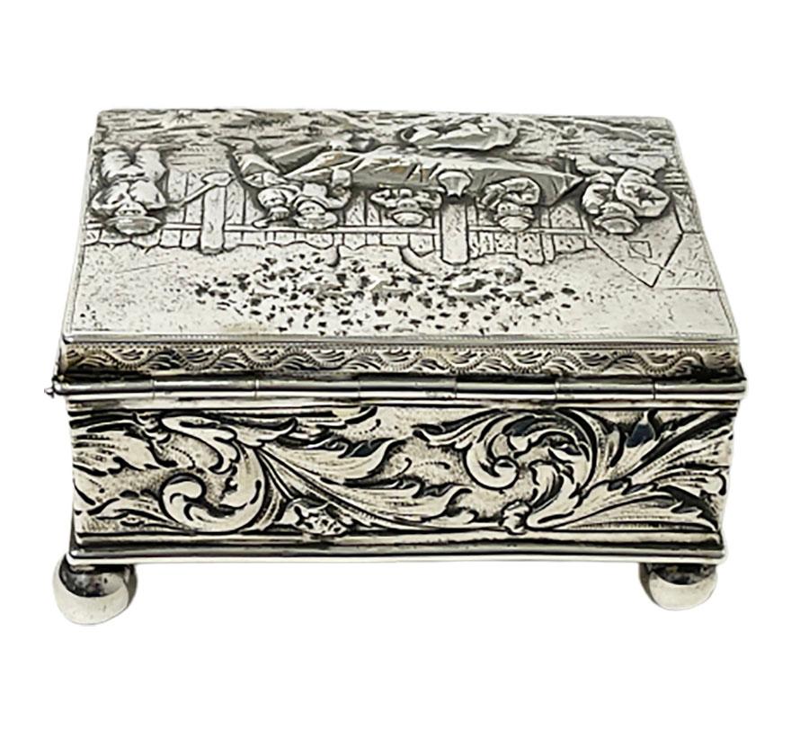 Silver Box by Simon Rosenau with a Scene of 5 Men Drinking in the 17th Century In Good Condition For Sale In Delft, NL
