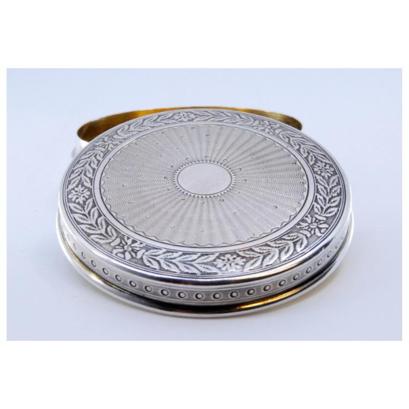 Silver box for rosaries with palm-shaped engravings In Good Condition For Sale In Porto, PT
