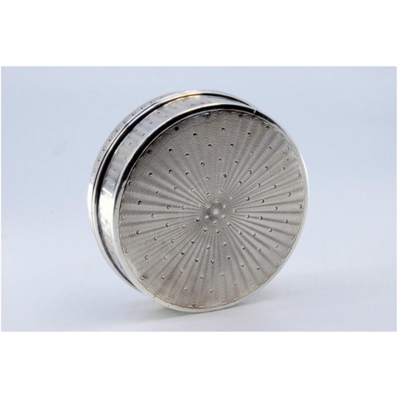 Silver box for rosaries with palm-shaped engravings For Sale 2