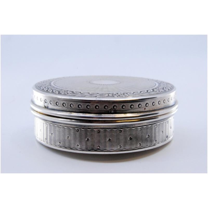 Silver box for rosaries with palm-shaped engravings For Sale 4