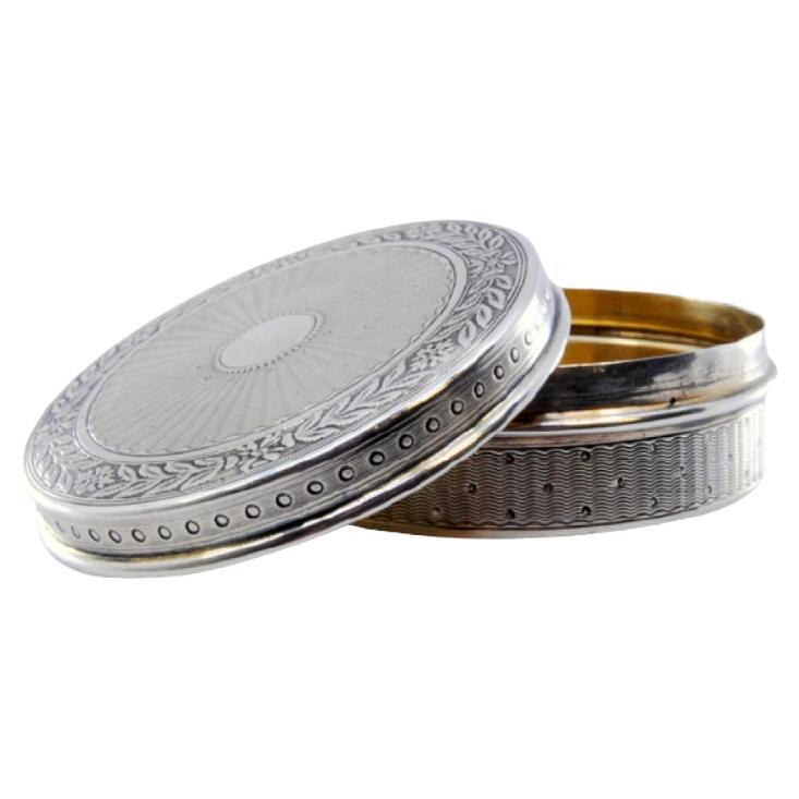 Silver box for rosaries with palm-shaped engravings For Sale
