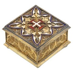 Silver box in gold filigree mesh Silver box in gold filigree mesh