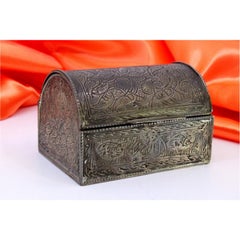 Silver box in the shape of a chest w/ Turkish-style engravings & a hinged lid