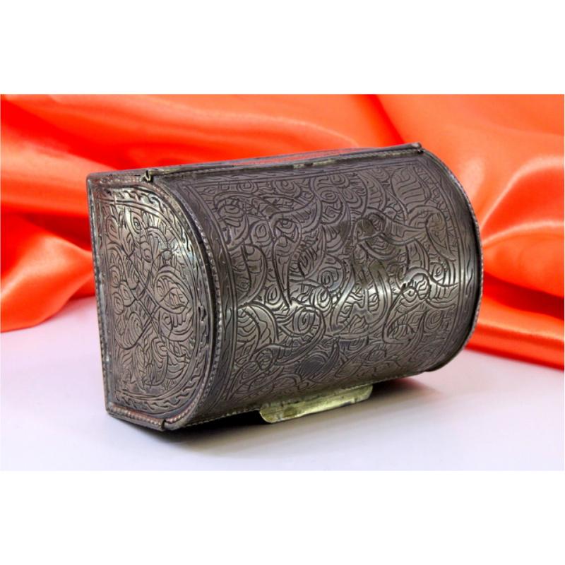 European Silver box in the shape of a chest w/ Turkish-style engravings & a hinged lid For Sale
