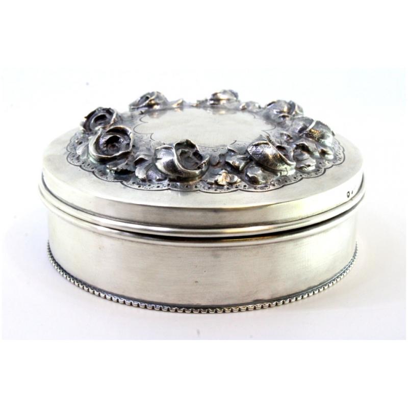 Silver box w/ raised floral motifs & a surrounding frieze on the circular base For Sale 2
