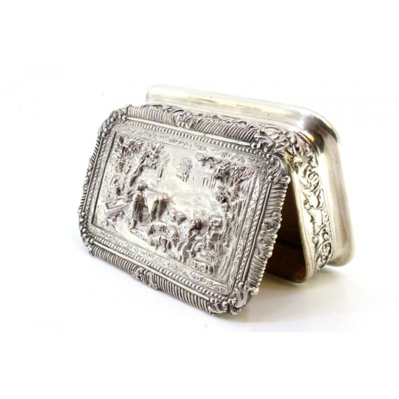 20th Century Silver box with country motifs, frieze on lid and garlands For Sale