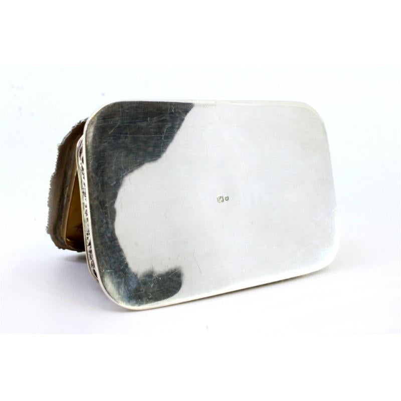 Silver box with country motifs, frieze on lid and garlands For Sale 1