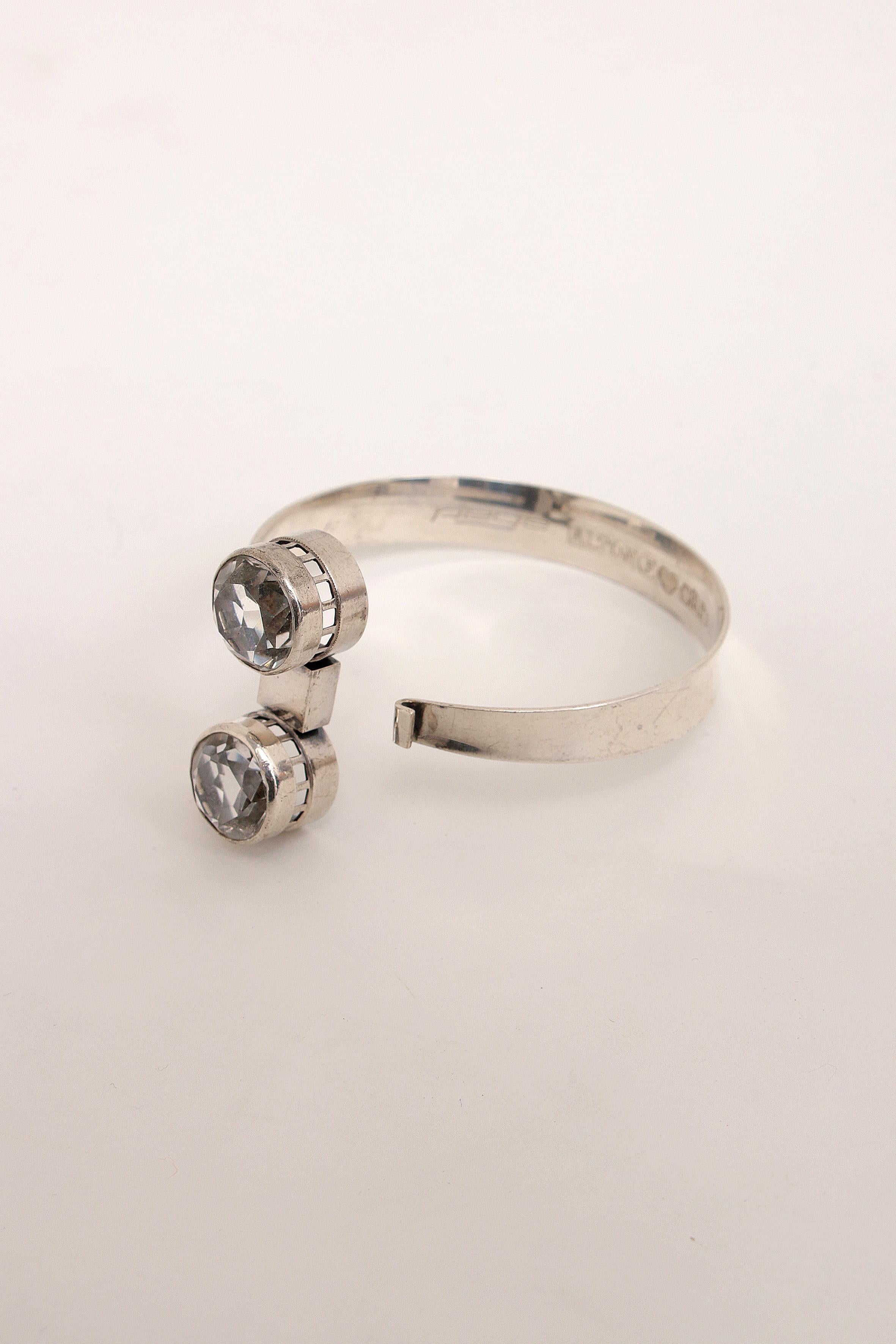 Pulsera de plata con 2 cristales de roca tallados Alton, Suecia, 1967 mediados del siglo XVII en venta