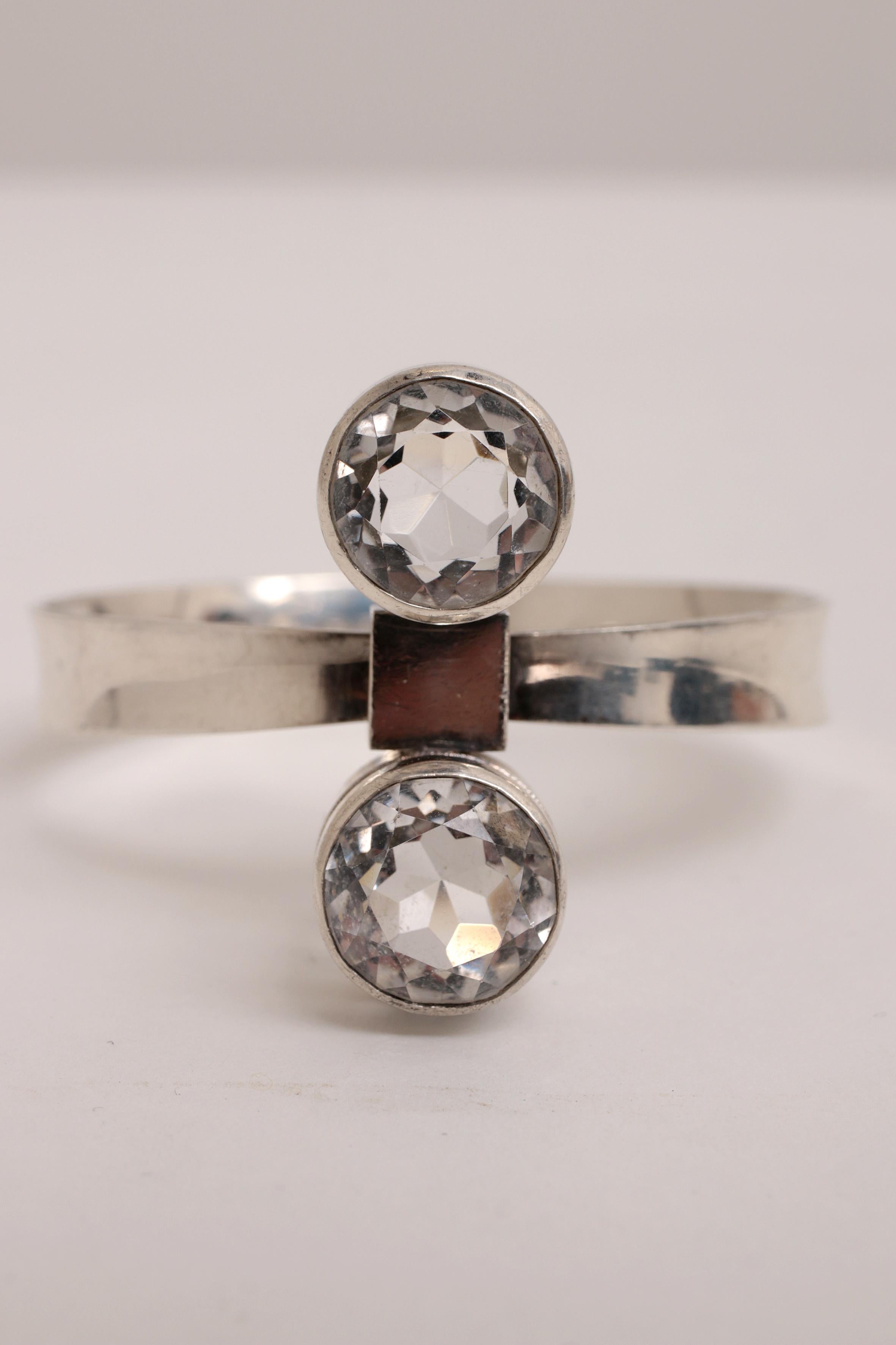 Pulsera de plata con 2 cristales de roca tallados Alton, Suecia, 1967 Silver en venta