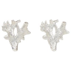 Clous d'oreilles Branch en corail coulé en argent