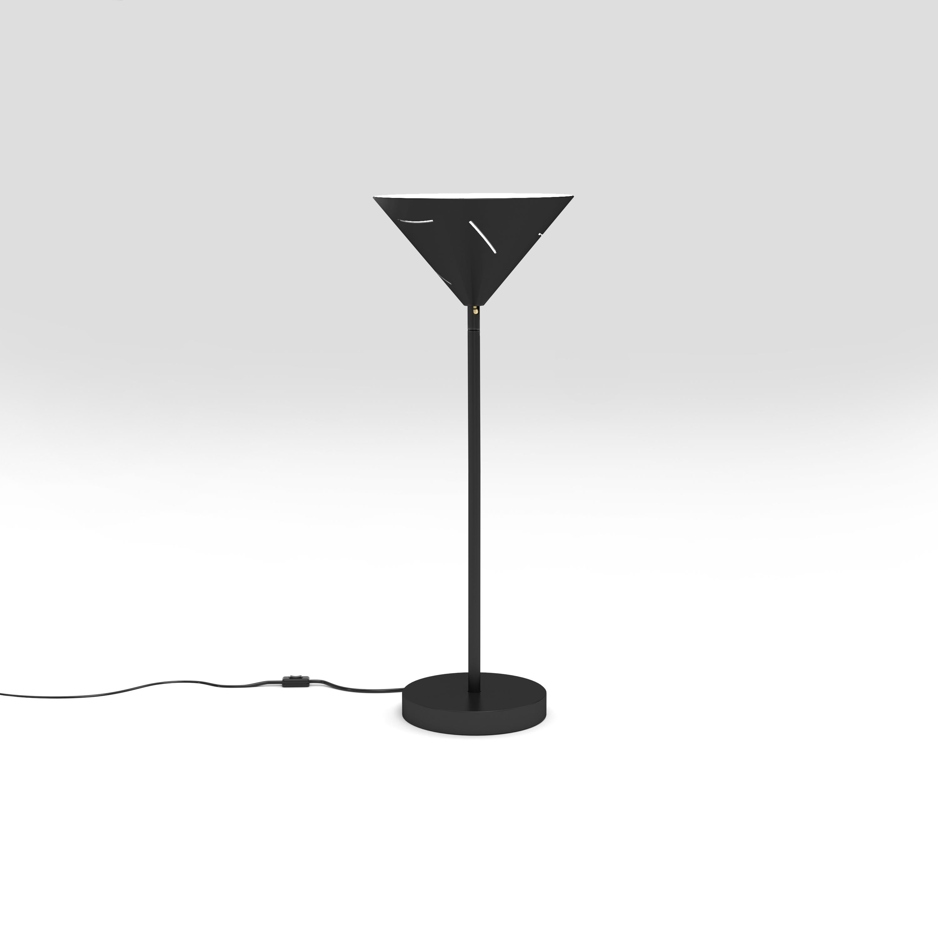 Laiton Lampe de bureau en laiton argenté d'Atelier Areti en vente