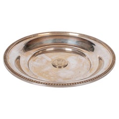 Plato de Pan de Plata con su Sello Original y Decoración en la Parte Central