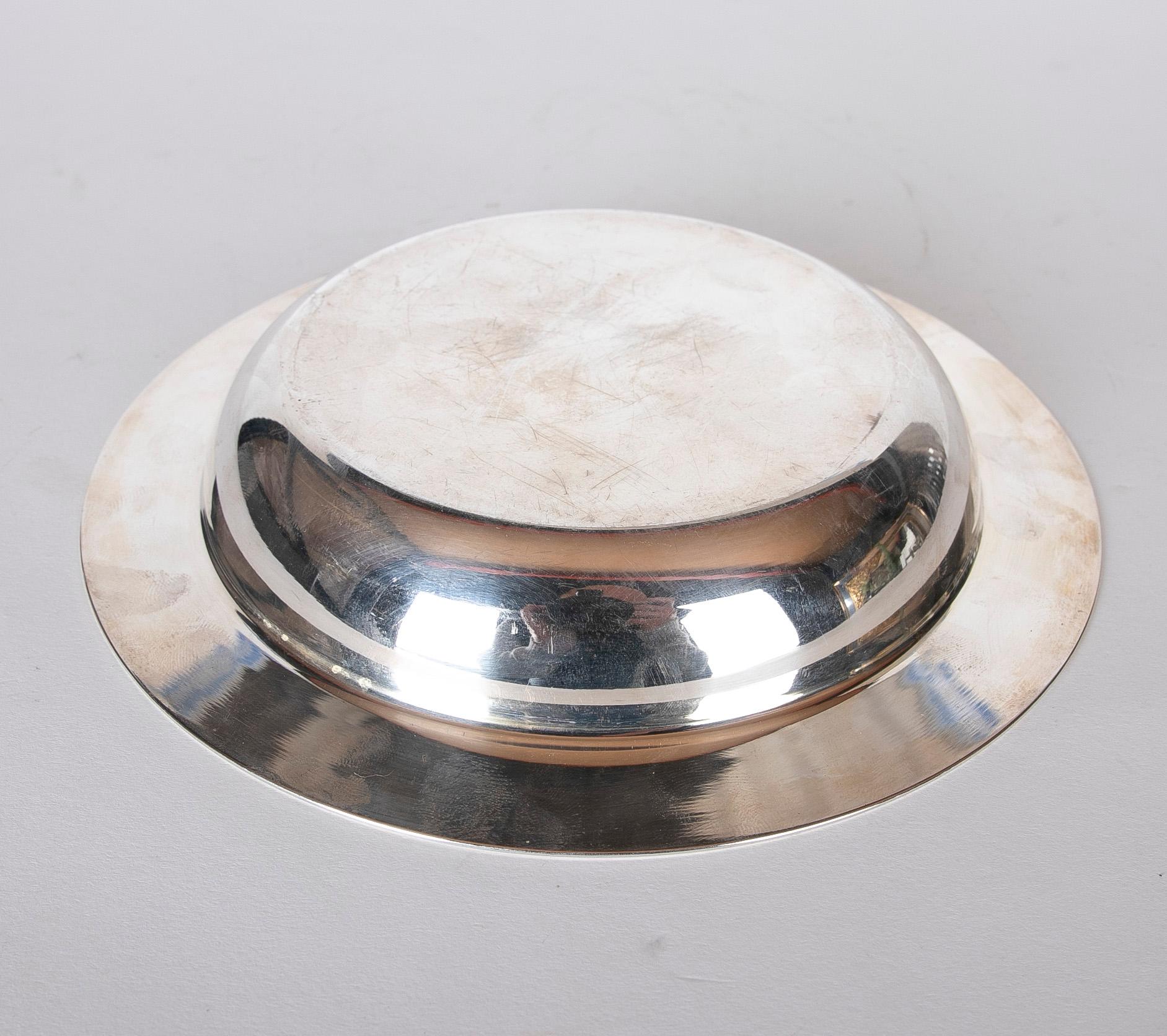 Silver Bread Plate with its Original Hallmark For Sale 5