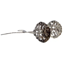 Silver bread tongs with floral motifs on both shells